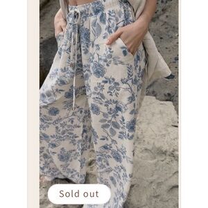Floral Blue and White Rose Linen Beach Pants Medium